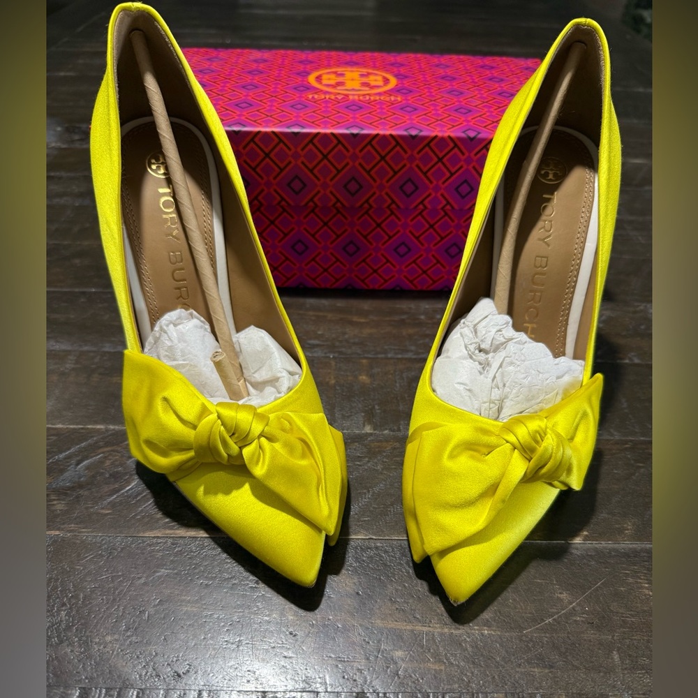 WORN ONCE Tory Burch Satin 110mm Bow Pump Heels in Acidic Yellow Sz 8 Sexy - Picture 5 of 11